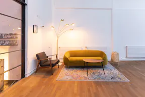 modern and welcoming showroom in the heart of Paris  - Image 1