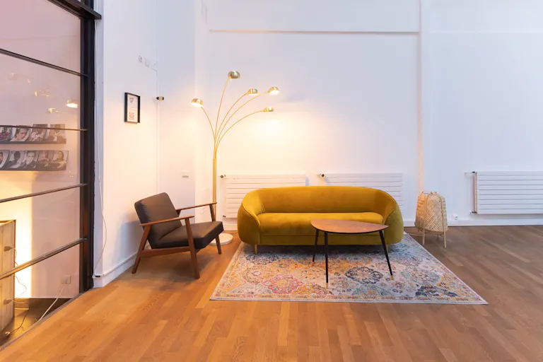 modern and welcoming showroom in the heart of Paris  - Image 1