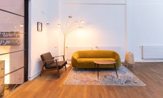 modern and welcoming showroom in the heart of Paris - Image 1