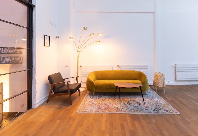 modern and welcoming showroom in the heart of Paris - Image 1