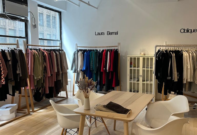 Bright Showroom - Full Rental - Image 2