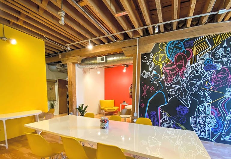 Sunny Creative Space in Tazewell - Image 0