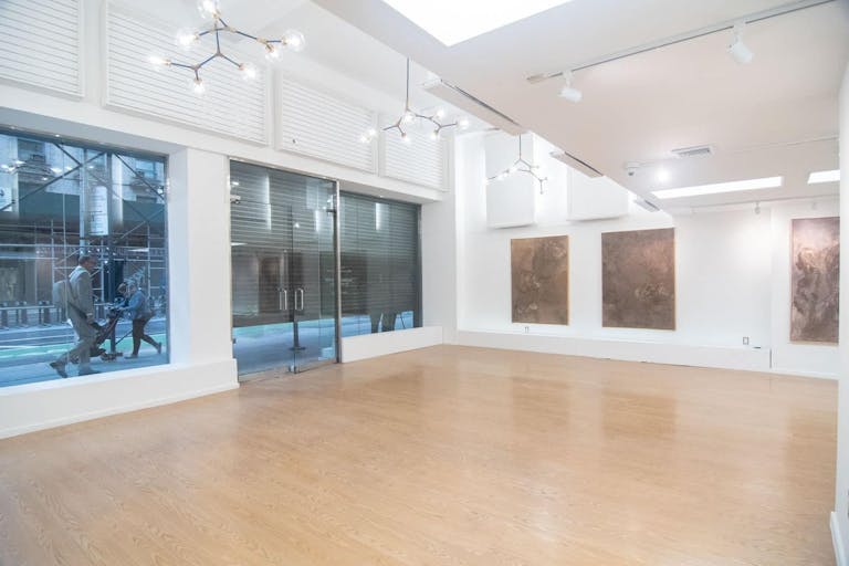 Gorgeous Midtown Gallery Retail Space - Image 3