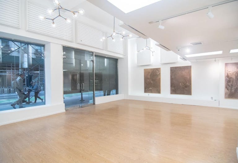 Gorgeous Midtown Gallery Retail Space - Image 3