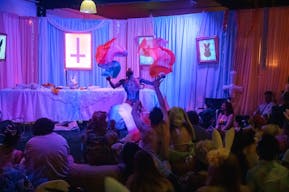 Sunny Plant Filled Dumbo Restored Warehouse //  Perfect for Photo shoots/Dinner Parties/Events - Image 6