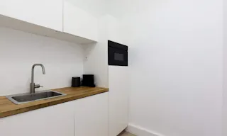 Gallery space on Rue du Temple - Image 5
