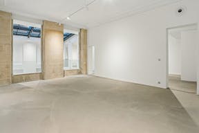 Espace showroom / �v�nement : verri�re, volume et design �pur� - Image 14