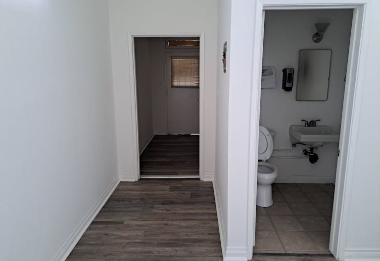 Inglewood's Entertainment District Studio - Image 3