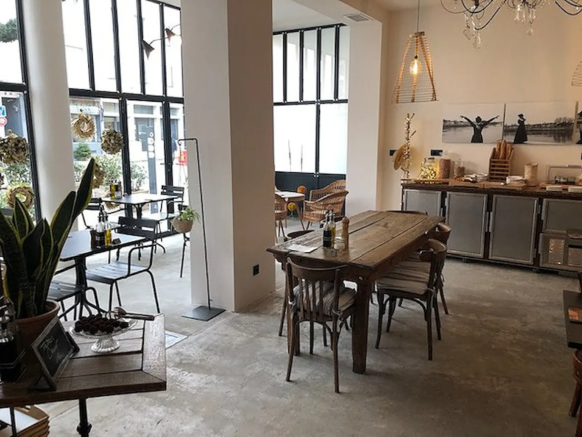 Salle de restaurant avec terrasse - Image 0