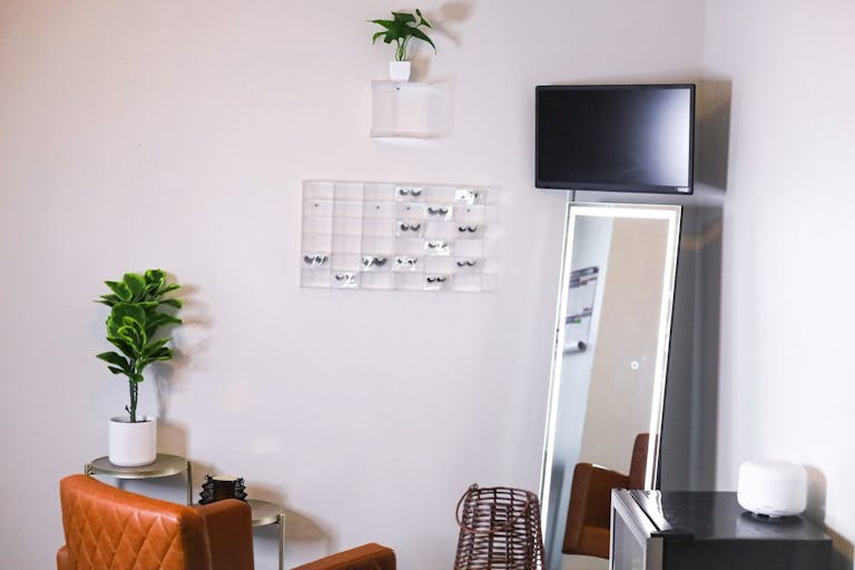 Chic and Luxury Stylist Studio Space - Image 4