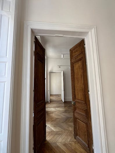 Rue Cambon 200 m2 newly renovated showroom perfect for Fashion Week - Image 4