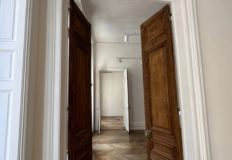 Rue Cambon 200 m2 newly renovated showroom perfect for Fashion Week - Image 4