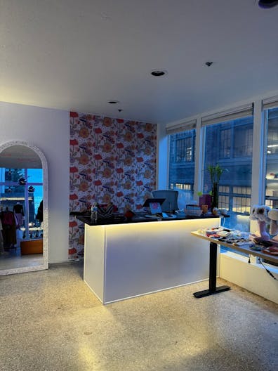 Capitol Hill Retail store share space - Image 3