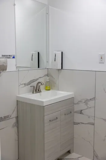 Modern Bright Open White Canvas Space in a prime location - Image 2