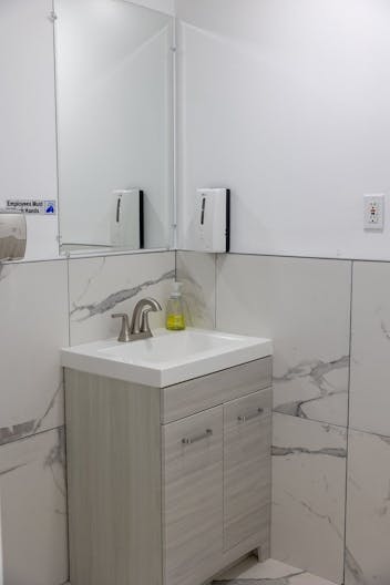 Modern Bright Open White Canvas Space in a prime location - Image 2