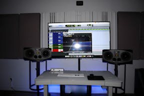 Modern Outer Space Premium Hollywood Multi-Purpose Creative Studio - Image 9