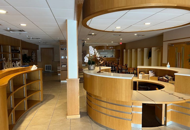 Assembly in the heart of Uptown Minneapolis - Image 1