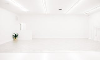 Bright and clean open space for creatives and events - Image 0