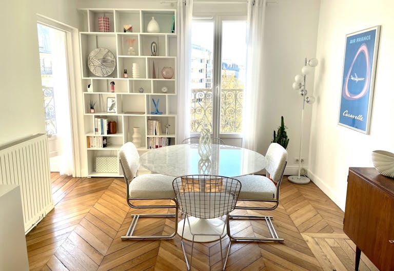 Appartement haussmannien chic et lumineux avec balcon - Image 4