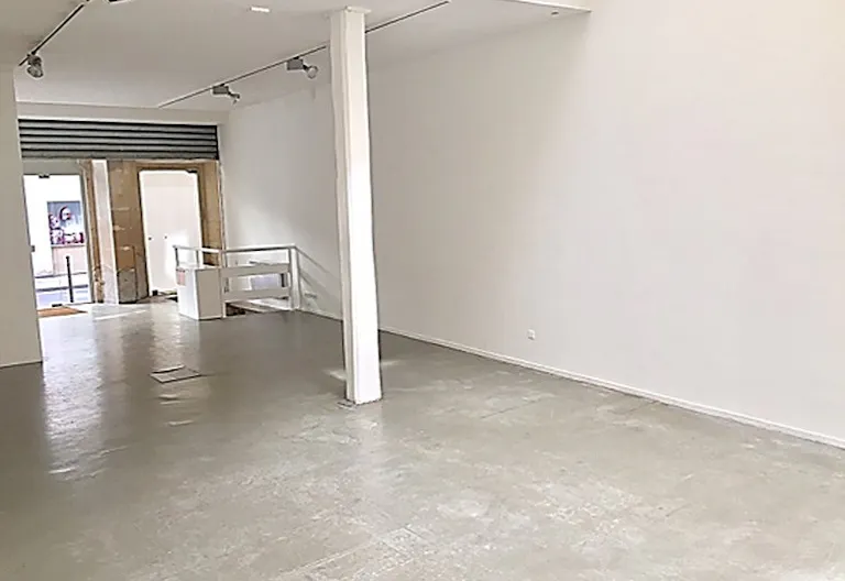 Bright Le Marais Gallery Space - Image 1