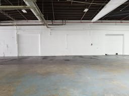 Clean, wide, high ceiling warehouse for multiple uses in DTLA - Image 2