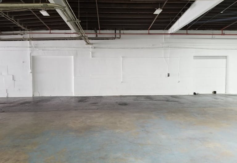 Clean, wide, high ceiling warehouse for multiple uses in DTLA - Image 2