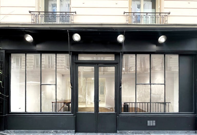 BEAUTIFUL GALLERY IN SAINT-HONORE DISTRICT - Image 1