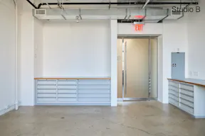 7500 sqft Bright West Soho Studios - Image 33