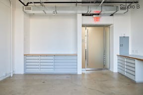 7500 sqft Bright West Soho Studios - Image 33