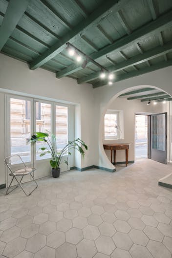 Spazio nel cuore di Milano con finiture ricercate, ideale per temporary shop, pop-up ed eventi - Image 0