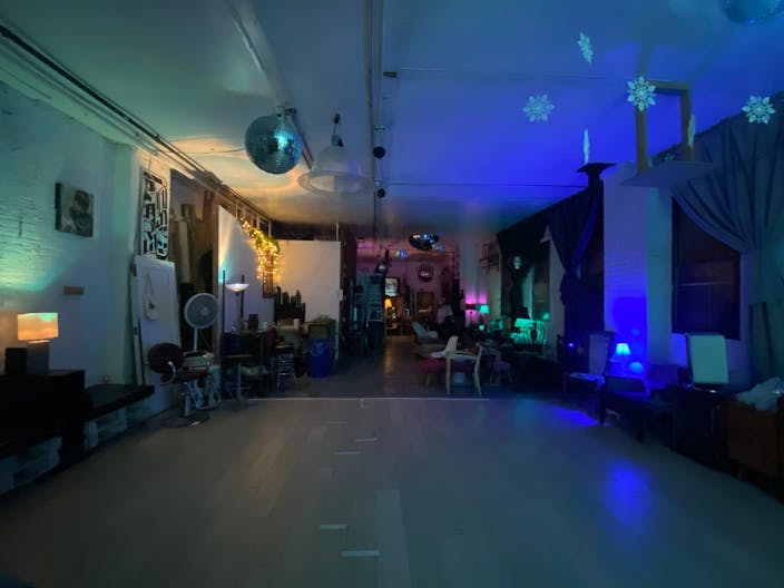 Beautiful and Versatile Open Loft Studio - Image 1