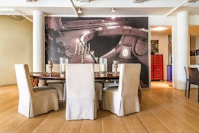 Amazing Showroom Space - Image 10