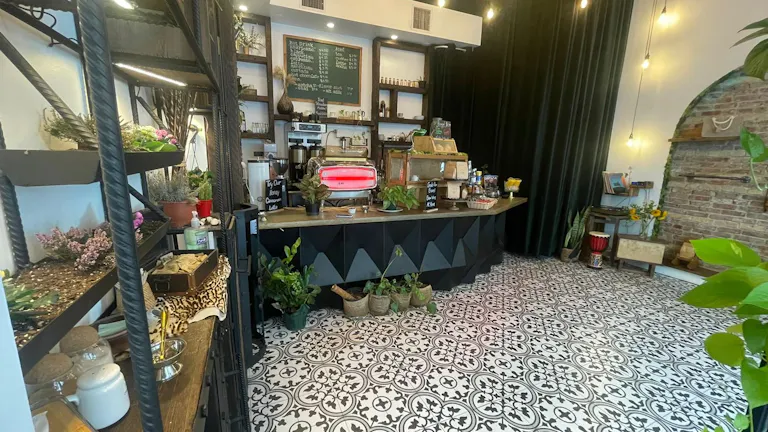 Our vintage oasis in the heart of the city - Image 3