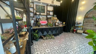 Our vintage oasis in the heart of the city - Image 3