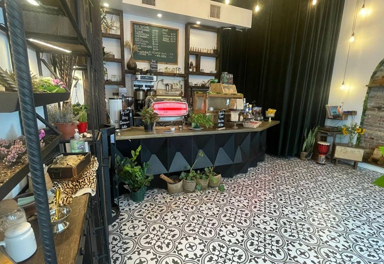 Our vintage oasis in the heart of the city - Image 3