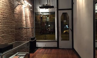 Pop-Up Shop in Vibrant Williamsburg - Image 4