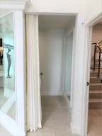 Beverly Hills Fashion Showroom/Retail Shop Space - Image 16