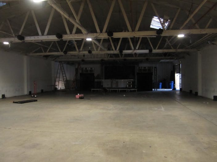 Large Industrial Warehouse Space Multiuse - Image 3