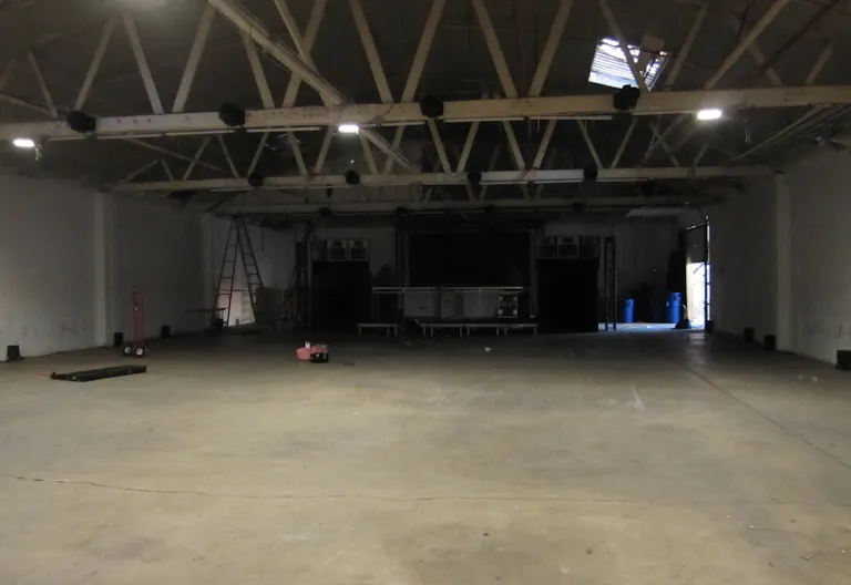 Large Industrial Warehouse Space Multiuse - Image 3