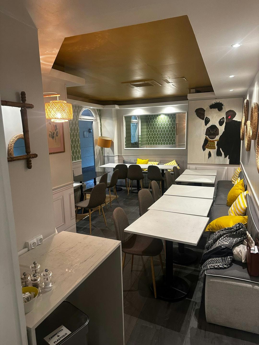 90 sqm Restaurant and Event Space on Rue Lauriston, Paris