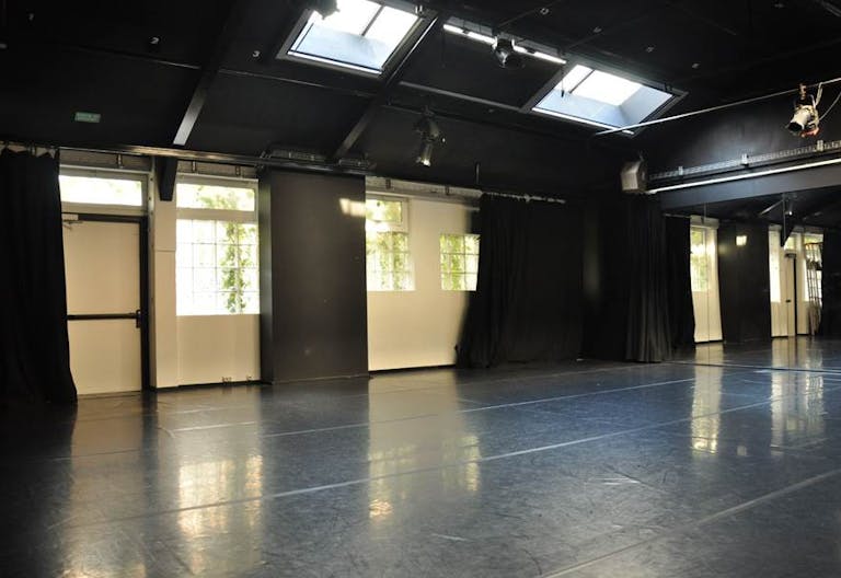 Un Show-room parisien pour l'été 2024 hors zone réglementée - Image 2