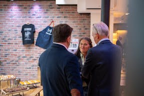 Loft sous verrière - Equiria Showroom - Image 11