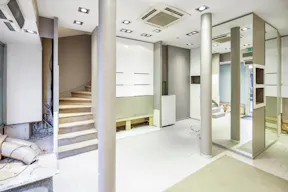 Store in Saint-Germain-des-Pr�s - Image 1