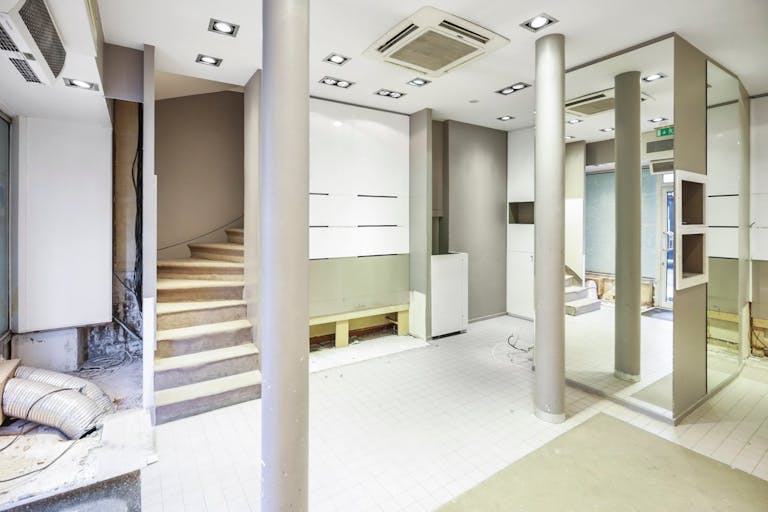 Store in Saint-Germain-des-Pr�s - Image 1