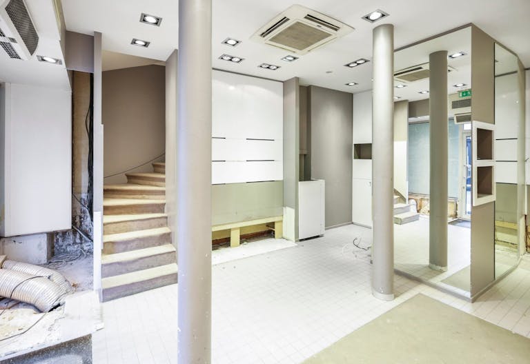 Store in Saint-Germain-des-Pr�s - Image 1