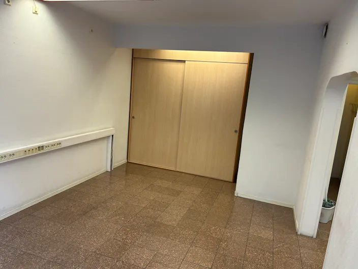 Lokal i A-läge med skyltfönster mot gatan, perfekt för pop up store - Image 2