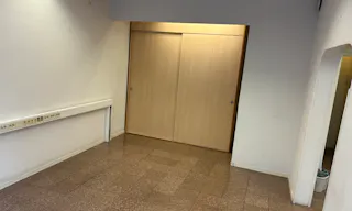 Lokal i A-läge med skyltfönster mot gatan, perfekt för pop up store - Image 2