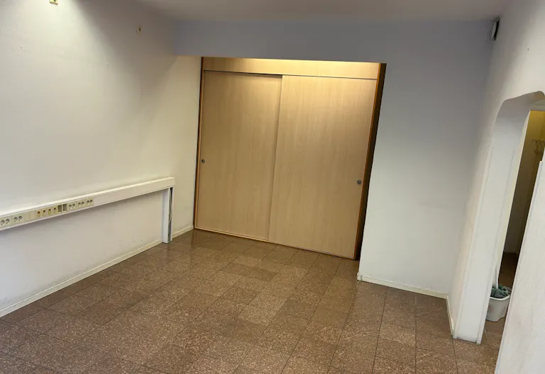 Lokal i A-läge med skyltfönster mot gatan, perfekt för pop up store - Image 2