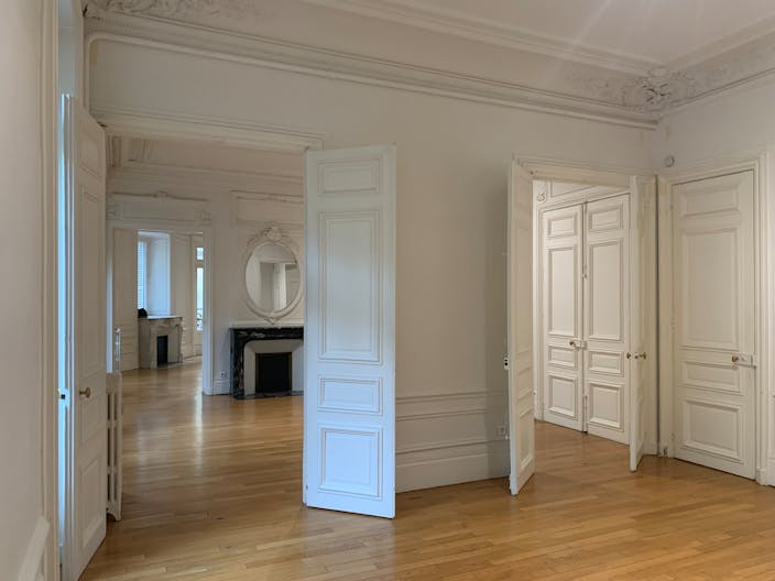 Beautiful Showroom in Saint-Germain - Image 0