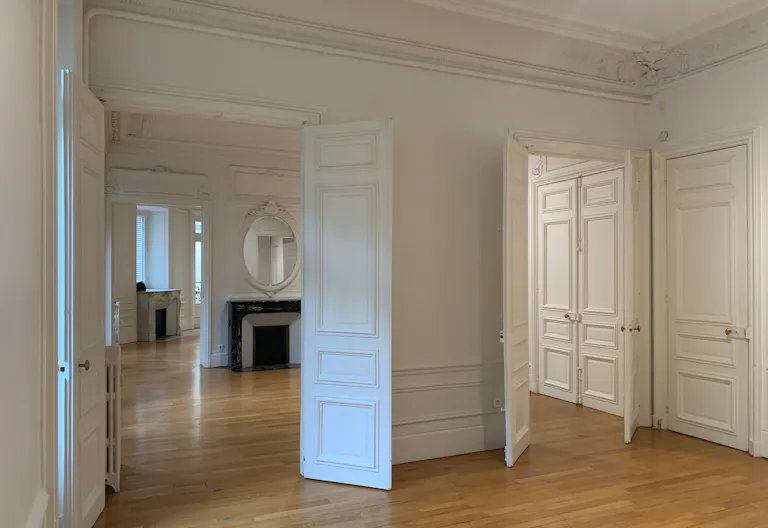 Beautiful Showroom in Saint-Germain - Image 0